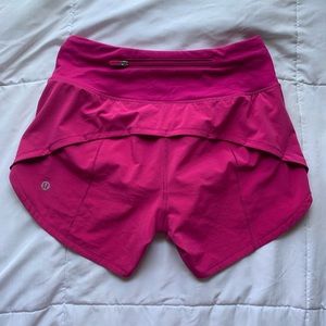 lululemon ripened raspberry MR short 4”